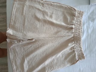 Pantalones cortos beige con cintura elástica