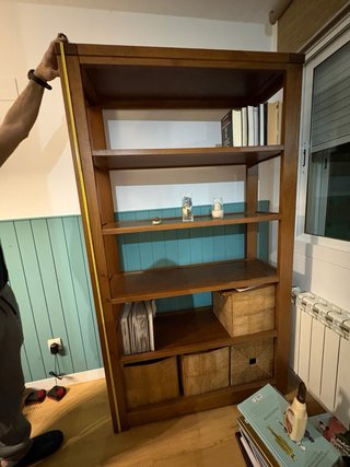 Estantería de madera maciza