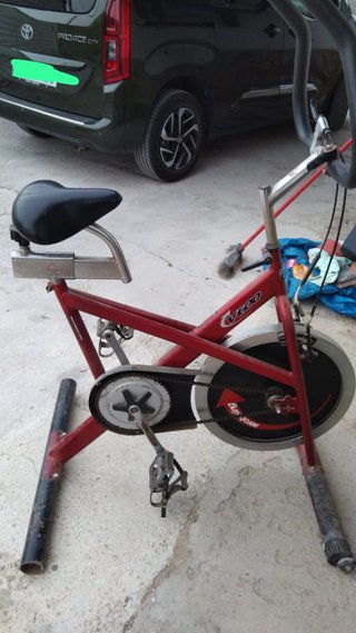 Bicicleta Estática Roja V600