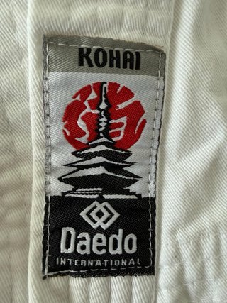 Traje de Judo Blanco y Cinturones Amarillos