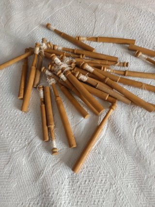 Piezas de madera para encaje de bolillos