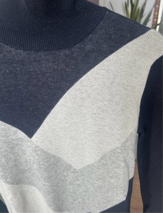 Jersey fino cuello alto hombre. Azul marino