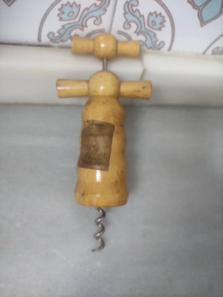 Antico cavatappi in legno Juvenel