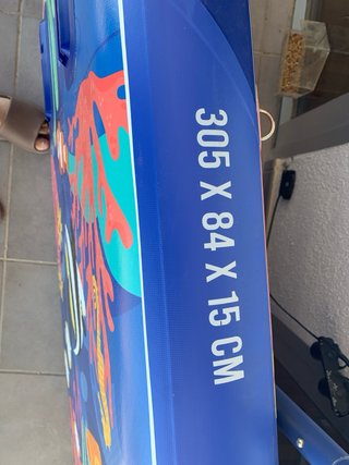 Tabla de surf y kayak inflable con diseño marino