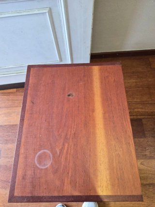 Mesita de noche de madera maciza con cajón