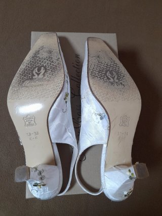 Zapatos con tacón para eventos. Montesinos blancos