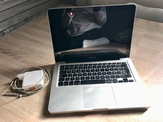 MacBook Pro 13 Plata con Cargador