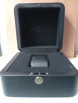 🇨🇭Caja BELL & ROSS