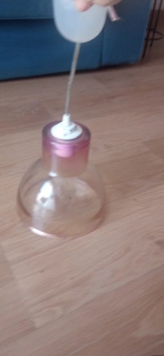 Lámpara de techo rosa y transparente