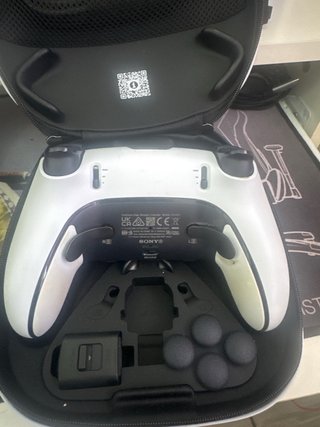 Mandos SCUF PS5 Negros y Blancos