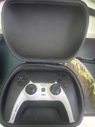 Mandos SCUF PS5 Negros y Blancos