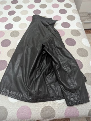 Cazadora de cuero negra
