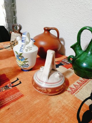 -Lote de 8 porrones de cerámica