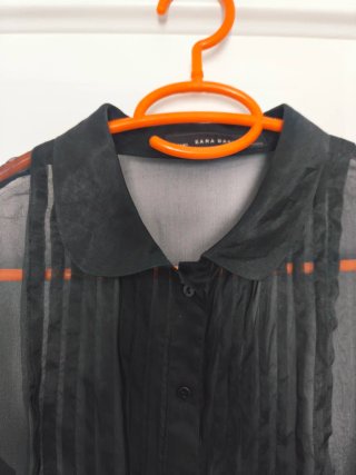Blusa negra manga corta transparente