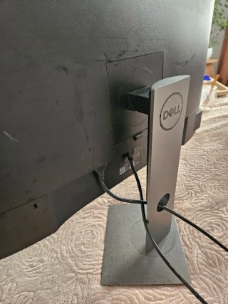 Monitor Dell P2419H Roto con Soporte 360°