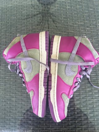 Zapatillas Nike Dunk High grises y rosas
