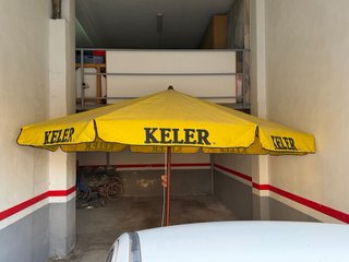 Sombrilla XXL estructura madera y pie - Negociable