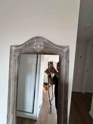 Espejo alto de madera y cristal
