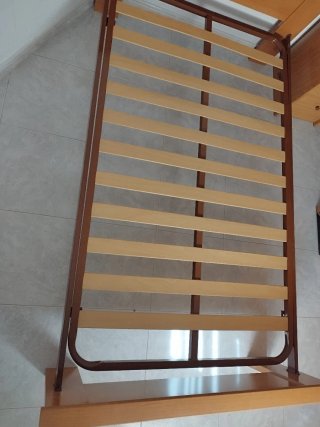 Cama individual de madera