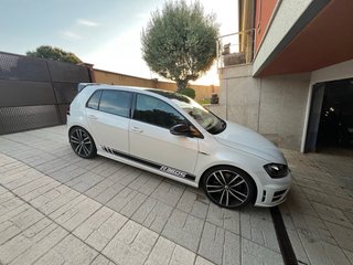Volkswagen Golf R300 2015