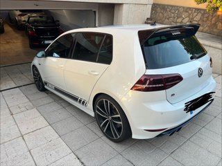Volkswagen Golf R300 2015