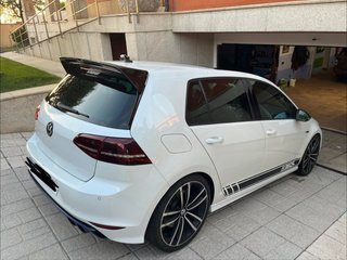 Volkswagen Golf R300 2015