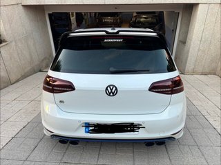 Volkswagen Golf R300 2015