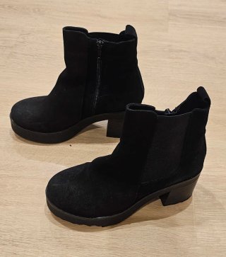 Botines negros de ante. Talla 38