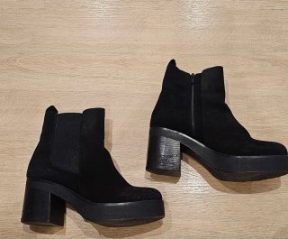 Botines negros de ante. Talla 38