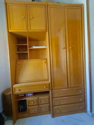 Armario y escritorio de madera. URGE VENDER.