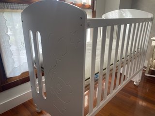 Cuna Micuna Blanca y colchón Ecus Kids Organic.