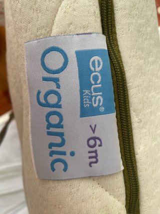 Cuna Micuna Blanca y colchón Ecus Kids Organic.