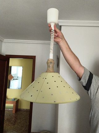 Lámpara colgante retráctil verde