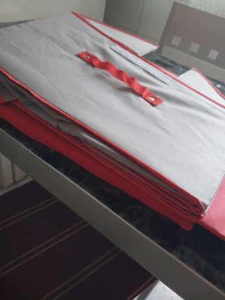 Caseta para gatos gris y roja