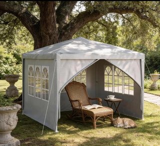 Carpa con paredes gris y blanca