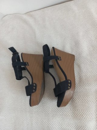 Sandalias de cuña negras