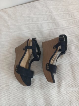 Sandalias de cuña negras
