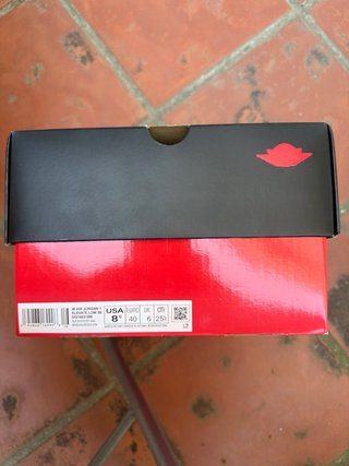 Nike Jordan Bambas Negras y Rojas