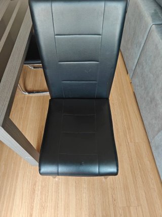 Sillas de salón negras (7 unidades)