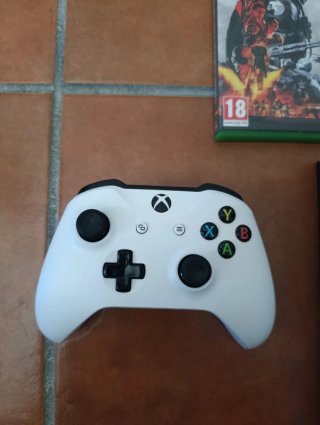 Xbox One S 1TB + 3 Giochi + 2 Controller