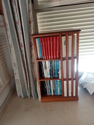 Mueble librería pequeño de madera
