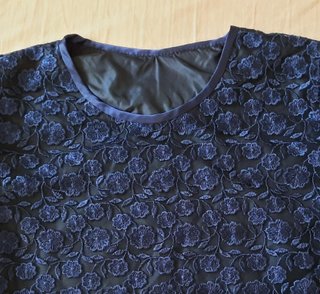 Blusa de encaje floral manga corta talla 42 forro