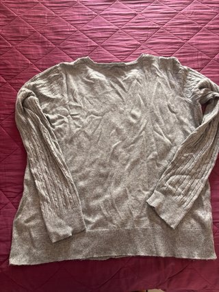 Maglioncino in lana grigio con treccine