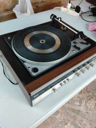 Tocadiscos Bettor Dual EF-235 1224 para reparar