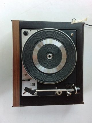 Tocadiscos Bettor Dual EF-235 1224 para reparar