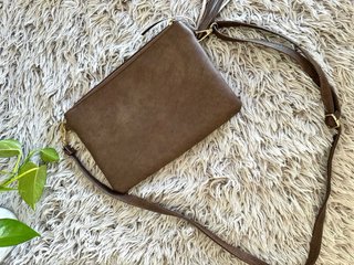 Bolso bandolera marrón con flecos