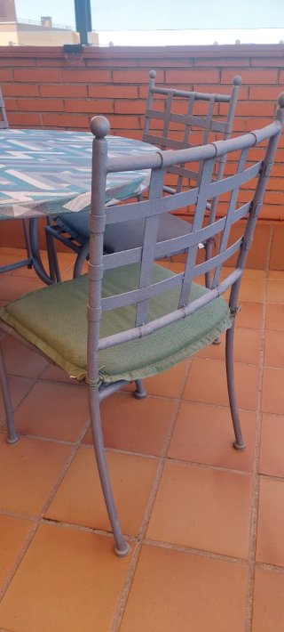 Mesa y 4 sillas terraza hierro forjado y terracota