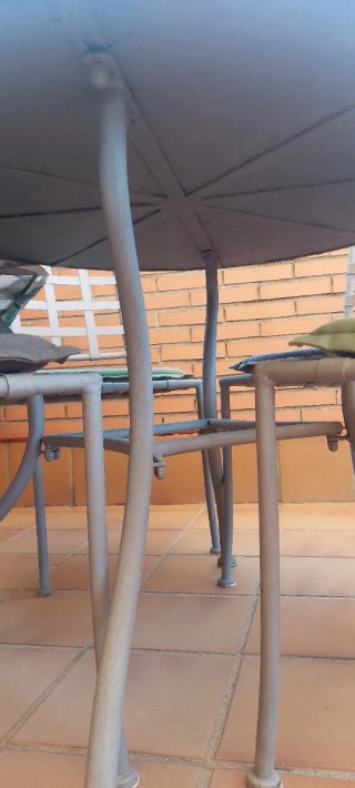 Mesa y 4 sillas terraza hierro forjado y terracota