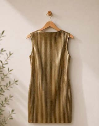 Vestido dorado metálico plisado
