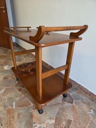 Carrello porta vivande in legno con ruote